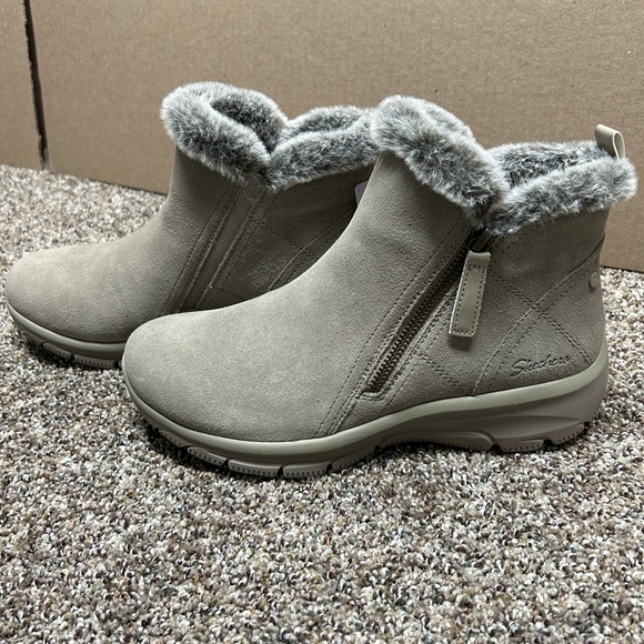 Skechers Relaxed Fit Booties - Picture 7 of 15